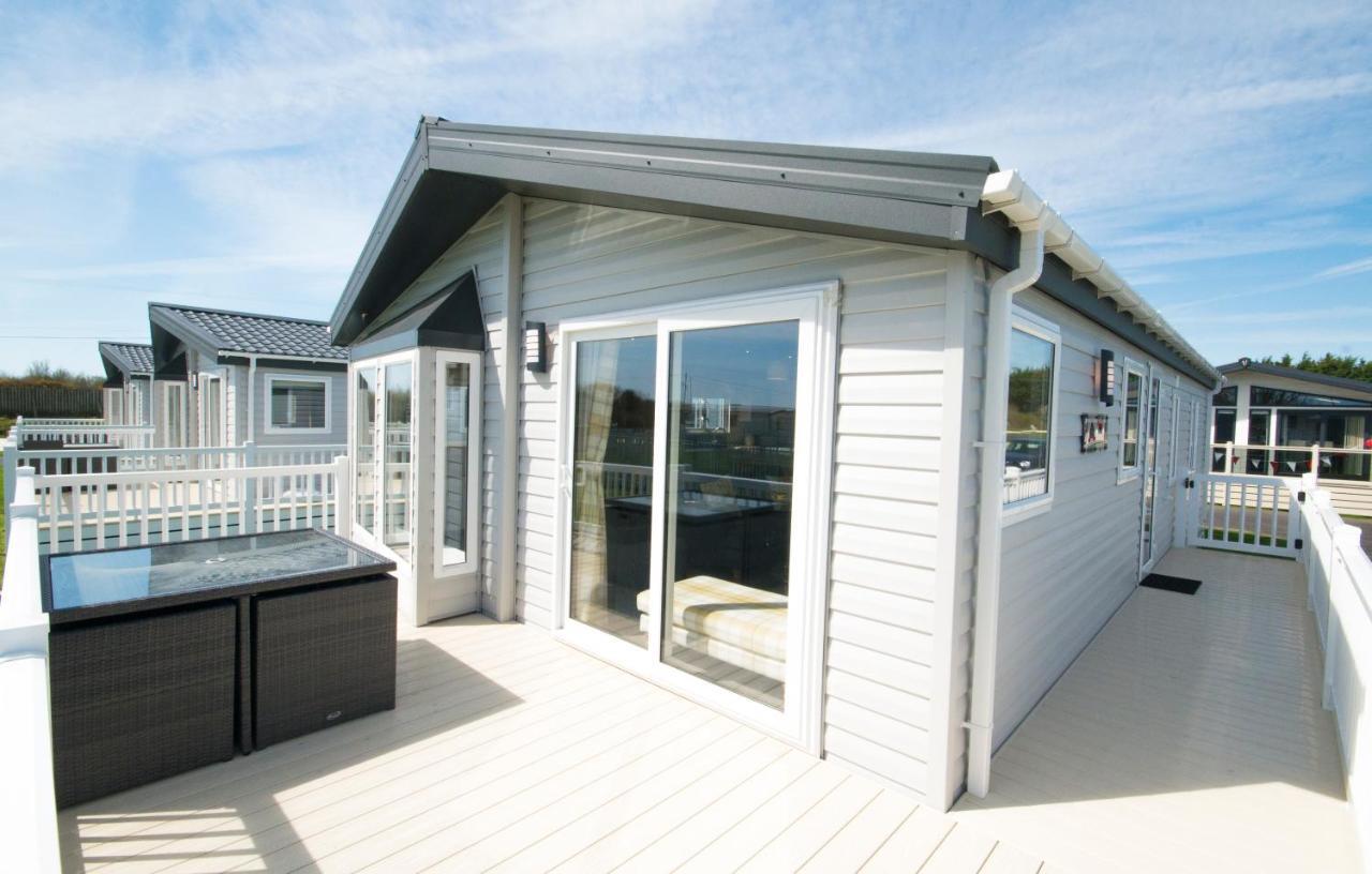 Carlton Meres Holiday Park Rendham Экстерьер фото
